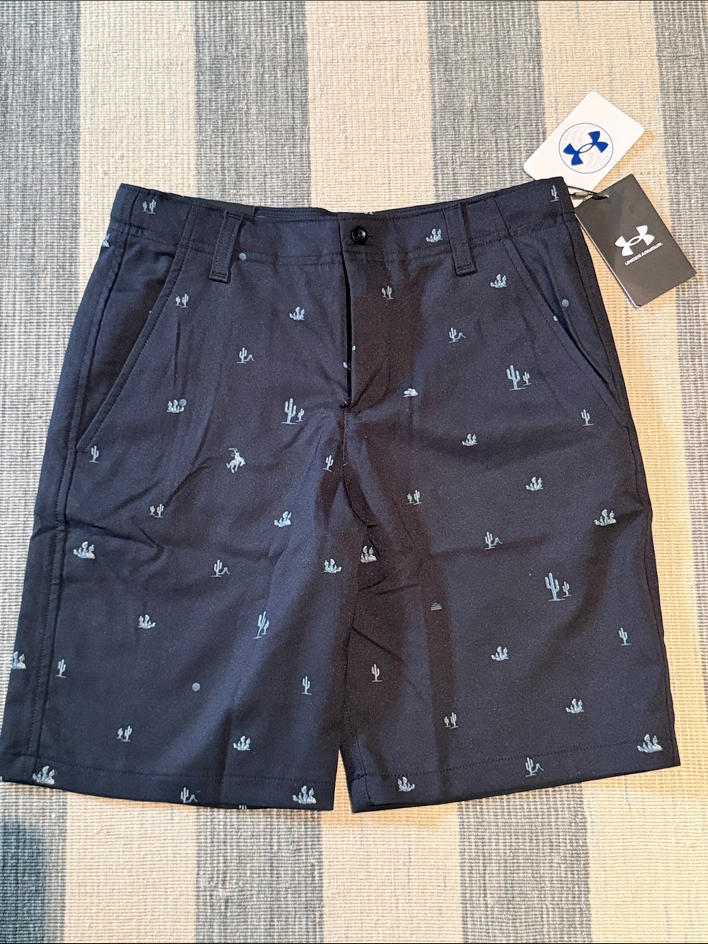 NWT Under Armour boy’s Black Cactus Print Shorts new youth medium golf blue navy
